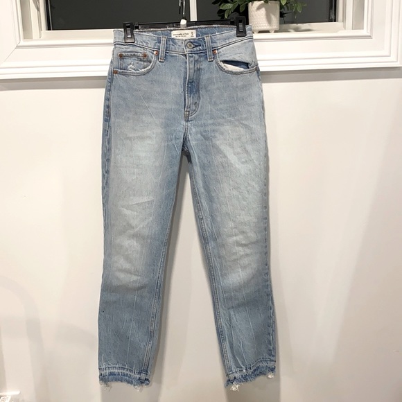 Abercrombie & Fitch High Rise Mom Jean - Picture 1 of 3